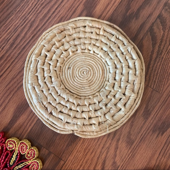 🚨SOLD🚨Vintage BoHo wicker trivet set of 4 - Picture 6 of 9
